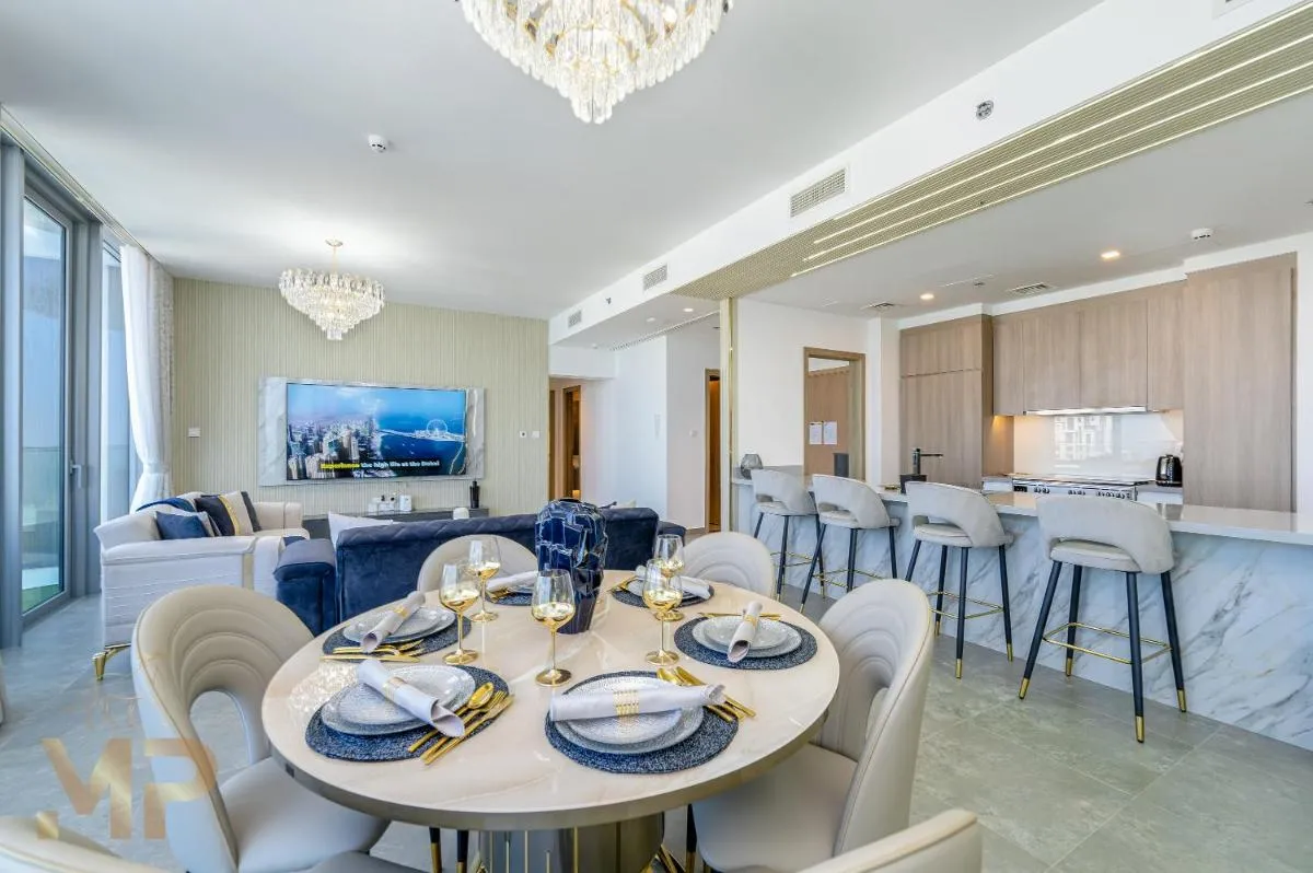 Image 2 of Marco Polo – Surreal Sea, Marina & Dubai Eye View on High Floor