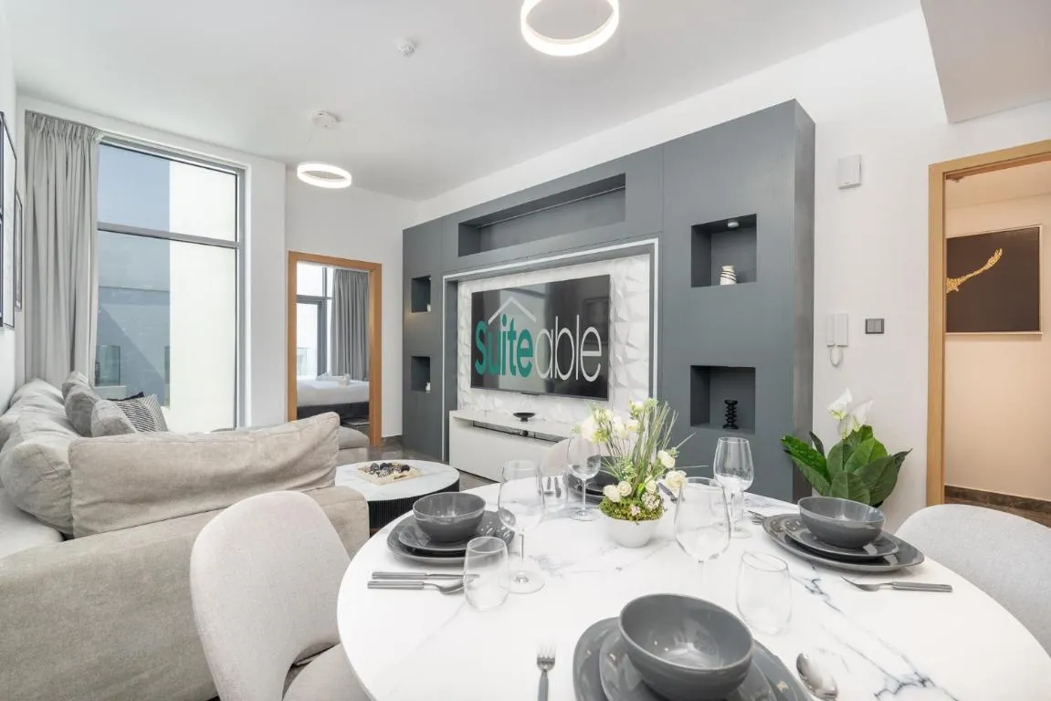 Image of Modern Comfort in a Spacious Apartment – Suiteable