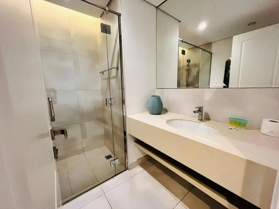 Image 2 of ModernLux – Lovely Studio Apartment in JVT next to Park