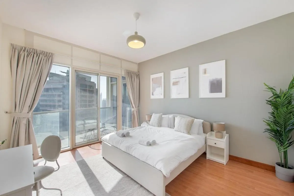 Image 1 of Modern Room in Lakeshore Spacious Room for 4