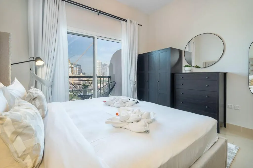 Image 1 of Modern room for 4 in Botanica