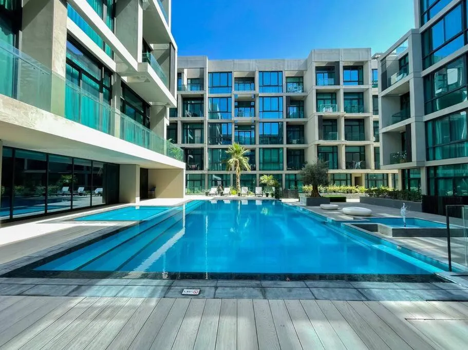 Image 3 of Modern studio w spacious terrace in JVC -Suiteable