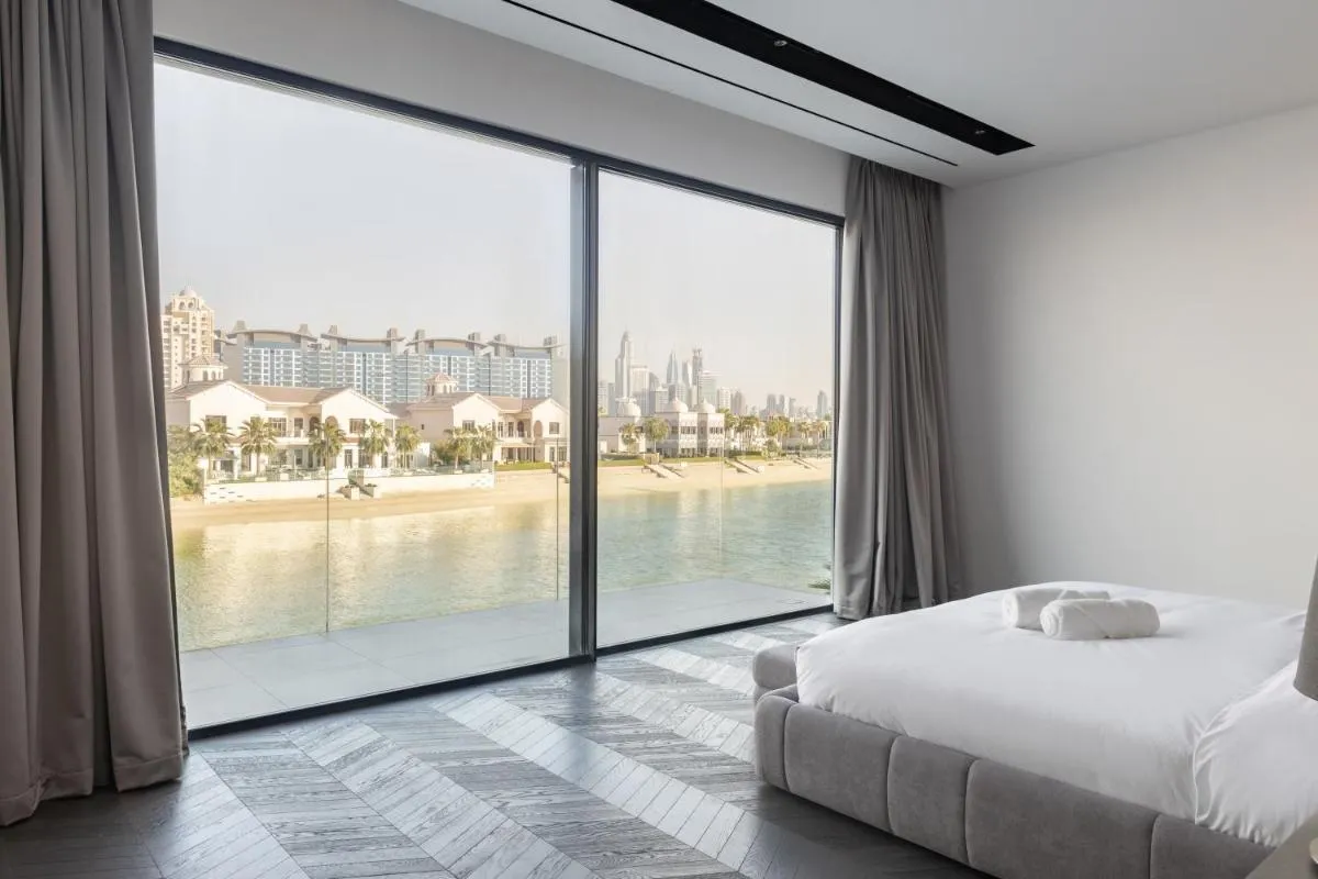 Image 1 of Palm Jumeirah Paradise – 5BR Villa – Infinity Pool
