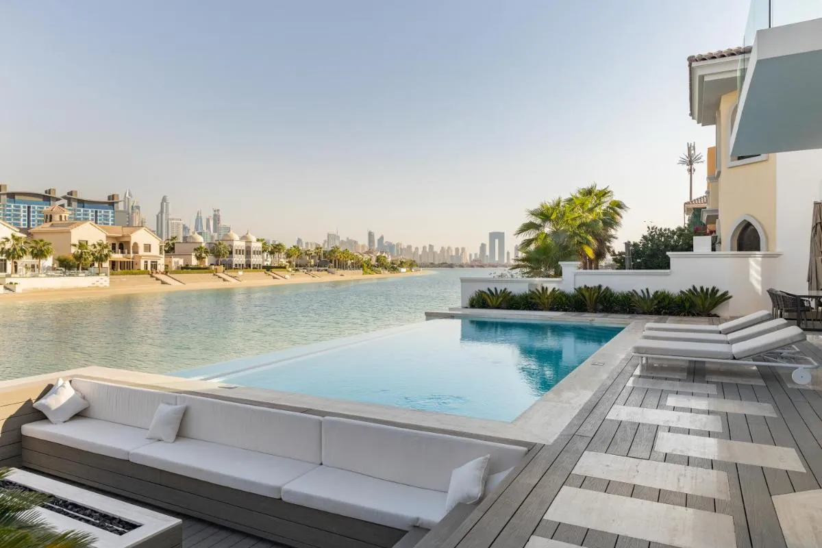 Image 3 of Palm Jumeirah Paradise – 5BR Villa – Infinity Pool