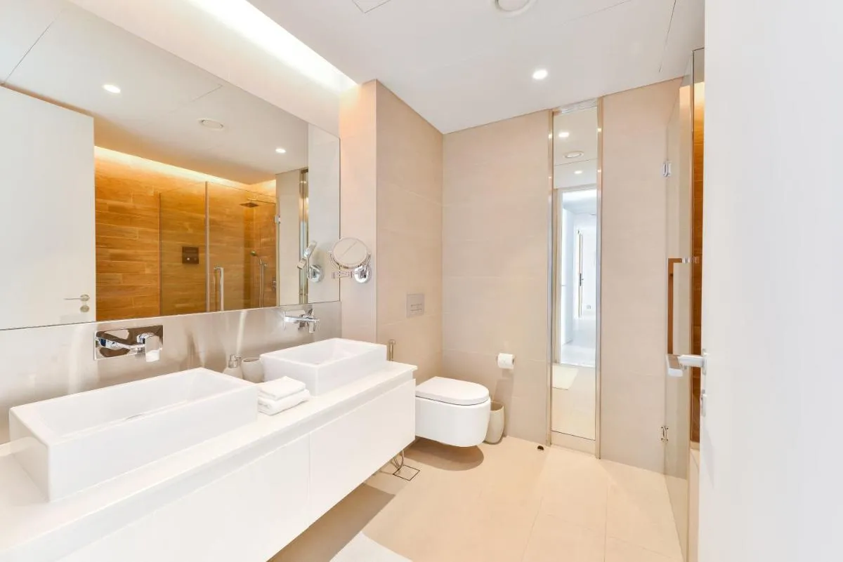 Image 2 of Posh 2 BR Oceanfront Apt in the Heart of Bluewaters Island