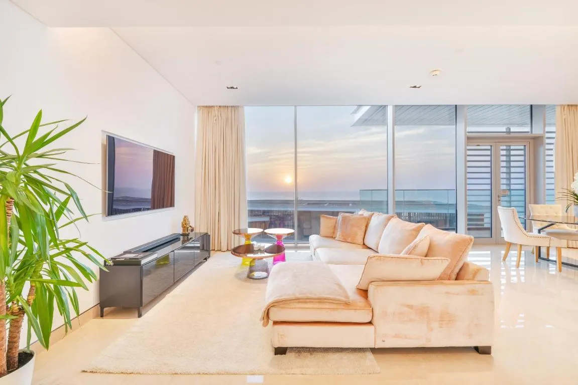 Image of Posh 2 BR Oceanfront Apt in the Heart of Bluewaters Island