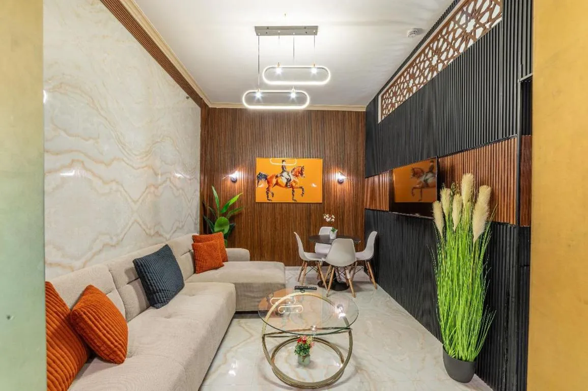 Image of Royalton – Chic 2BR Marina Pinnacle Apartment with City Views