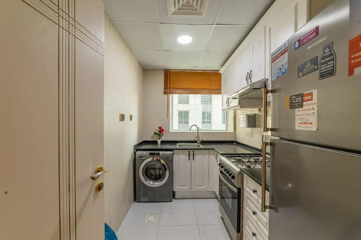 Image 3 of Royalton – Chic 2BR Marina Pinnacle Apartment with City Views