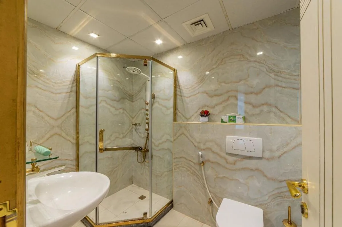 Image 2 of Royalton – Chic 2BR Marina Pinnacle Apartment with City Views