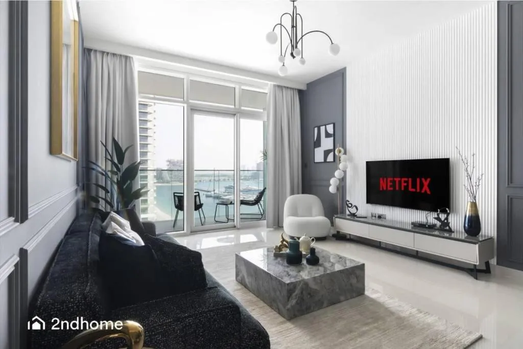 Image of Serene and Light Living in Sunrise Bay