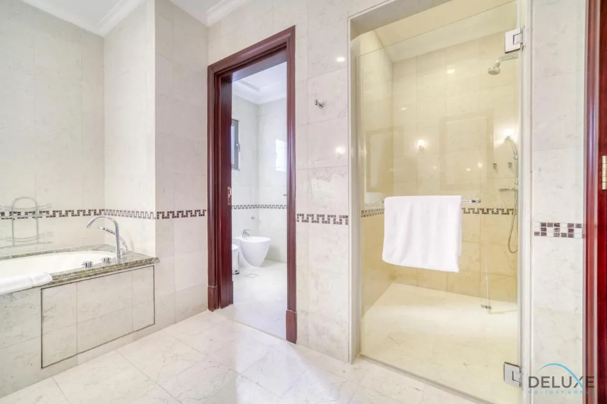 Image 1 of Signature 6BR Villa with Assistant Room and Private Pool in Frond F Palm Jumeirah by Deluxe Holiday Homes