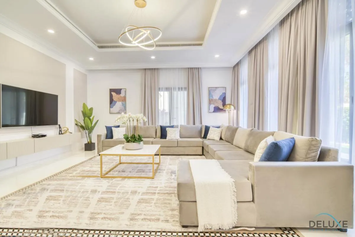 Image 3 of Signature 6BR Villa with Assistant Room and Private Pool in Frond F Palm Jumeirah by Deluxe Holiday Homes