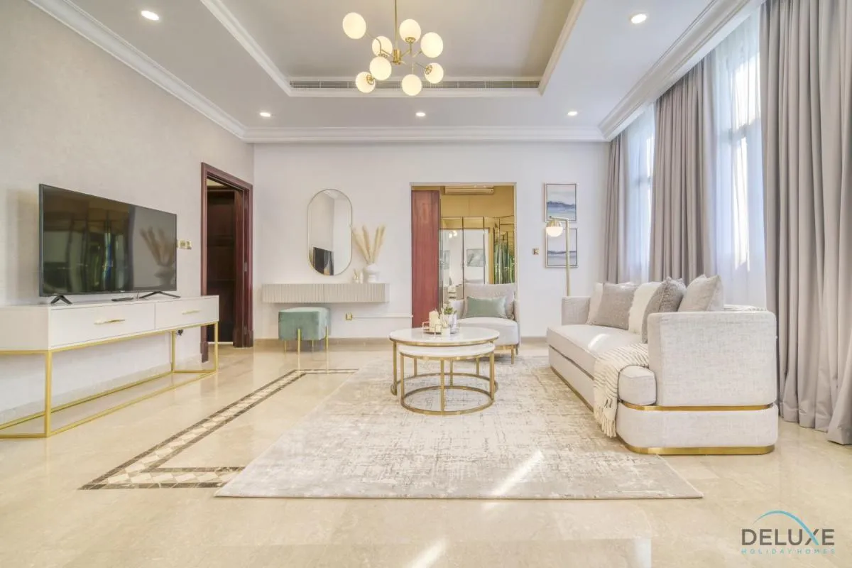 Image 4 of Signature 6BR Villa with Assistant Room and Private Pool in Frond F Palm Jumeirah by Deluxe Holiday Homes