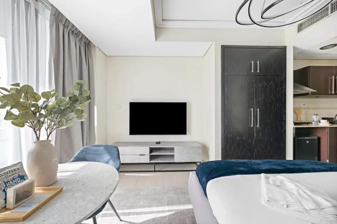 Image of Silkhaus Spacious Studio near Almas West Lake