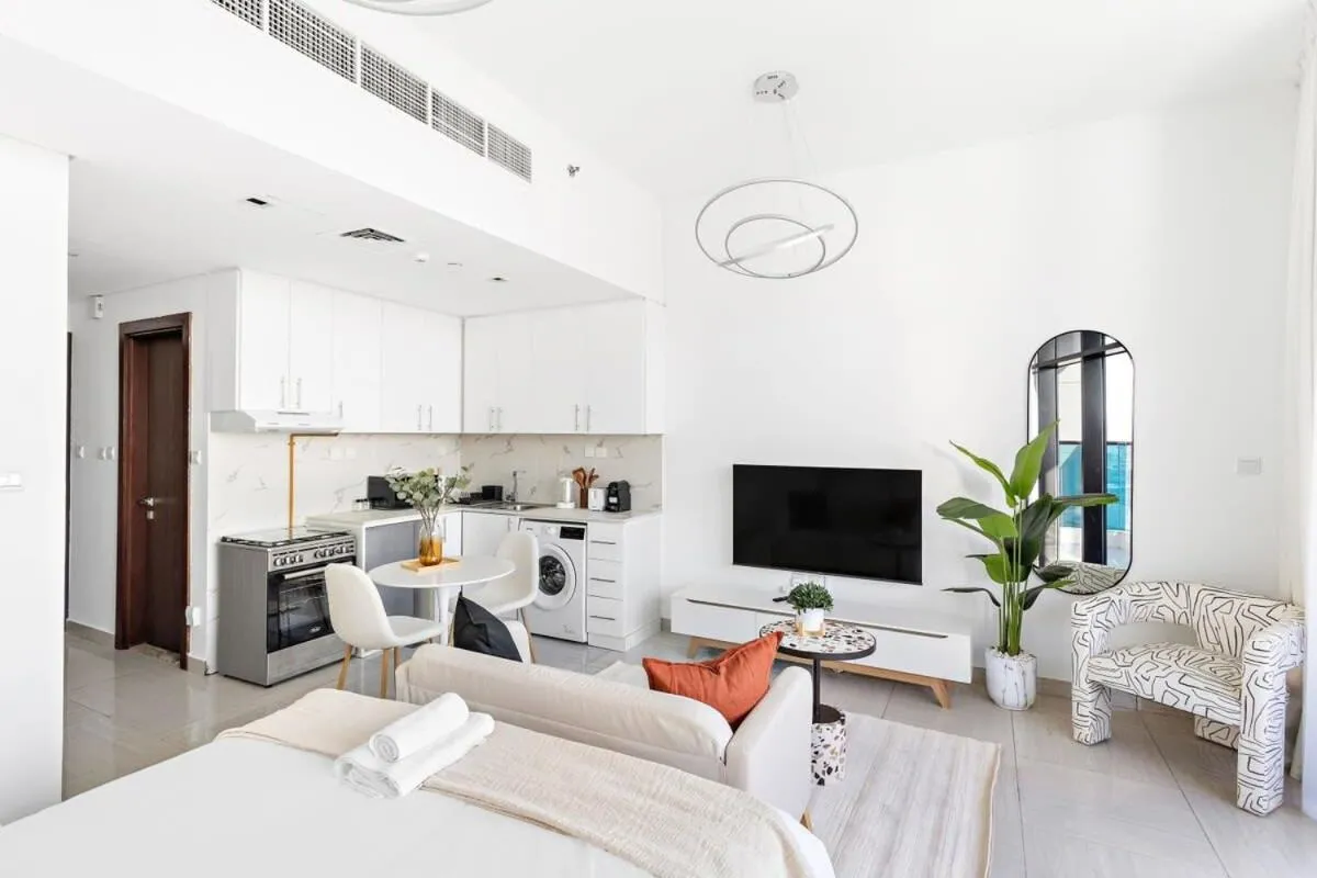 Image 6 of Silkhaus Studio Large Balcony Modern Living