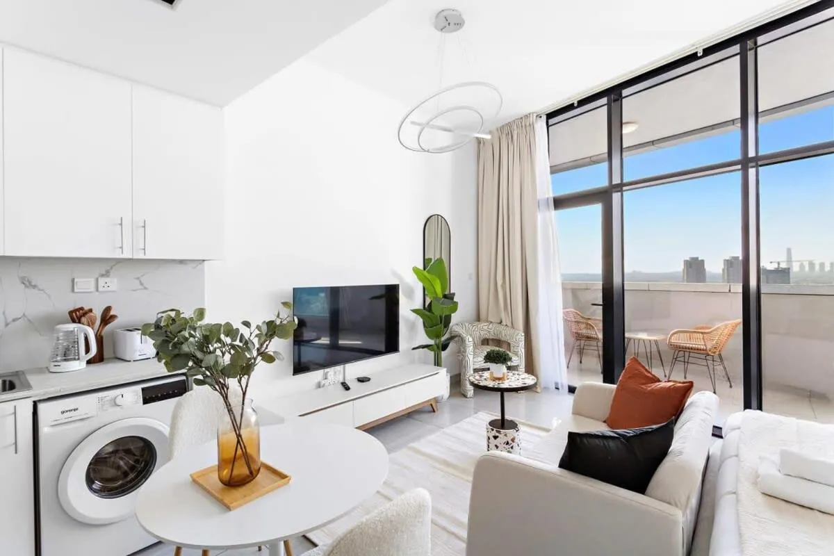 Image 4 of Silkhaus Studio Large Balcony Modern Living