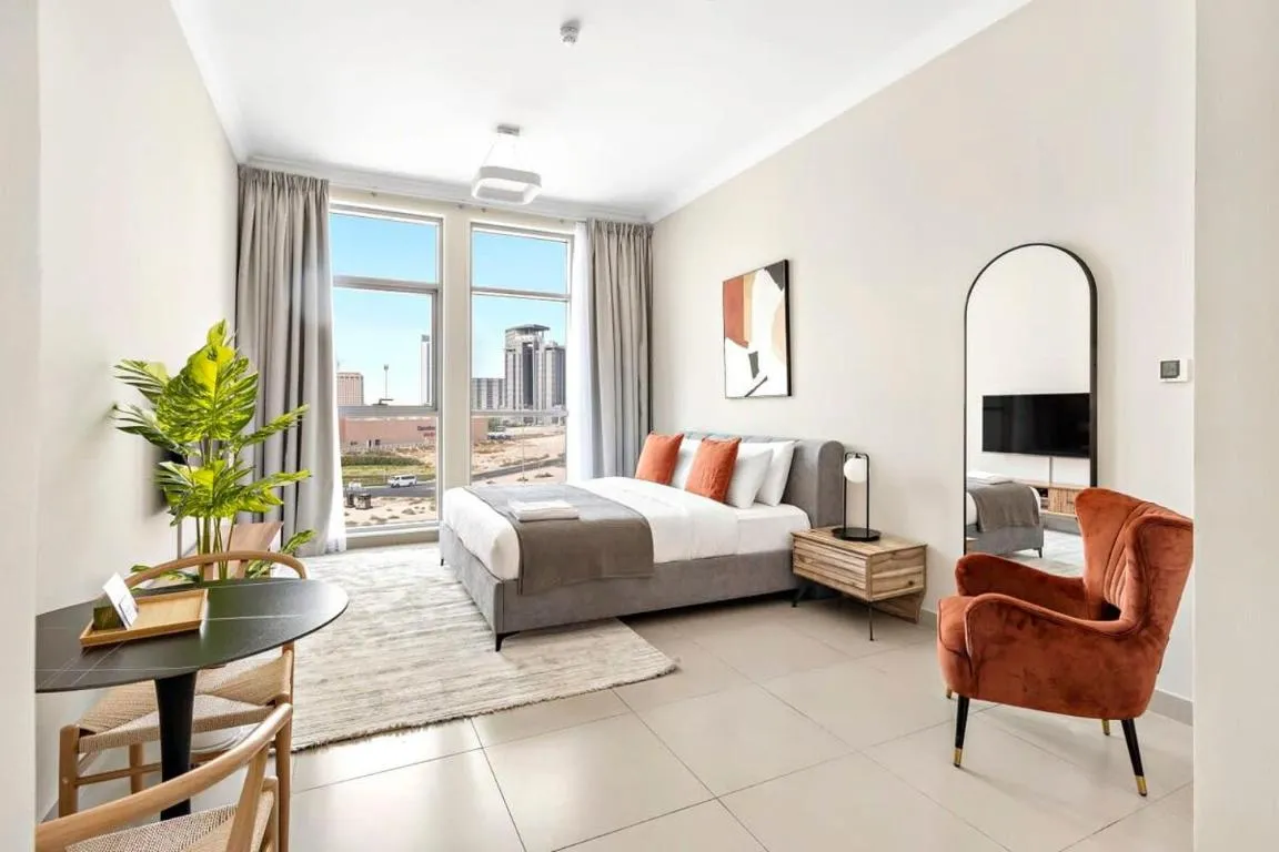Image of Silkhaus furnished studio in Art Gardens with pool access