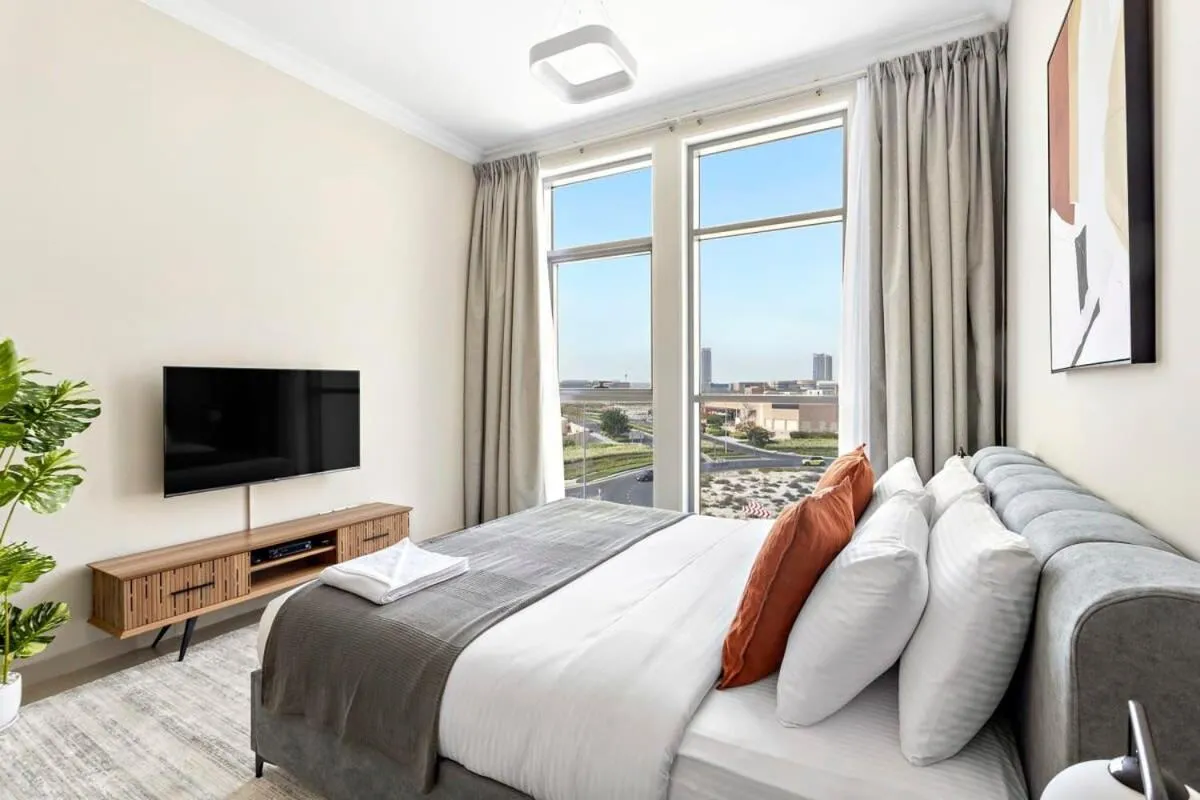 Image 5 of Silkhaus furnished studio in Art Gardens with pool access