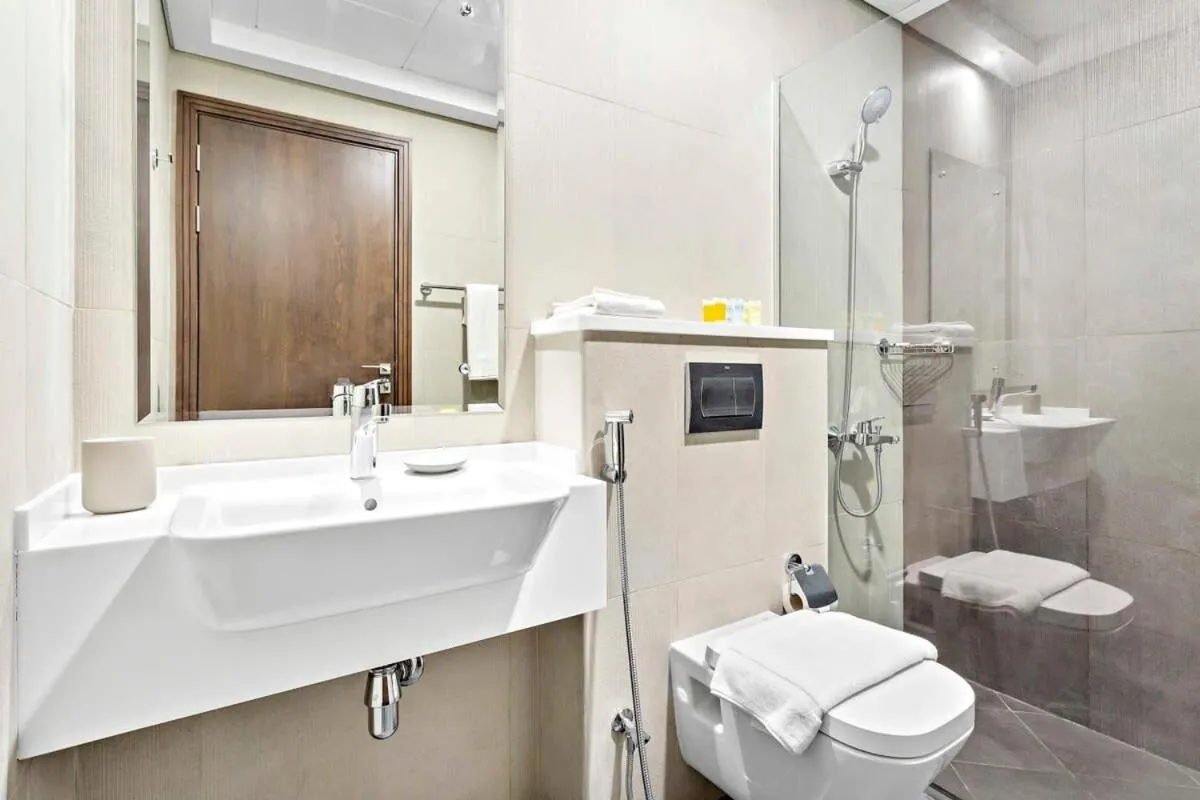 Image 2 of Silkhaus furnished studio in Art Gardens with pool access