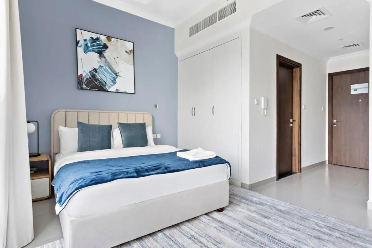 Image 1 of Silkhaus luxurious studio in Art Gardens with gym access