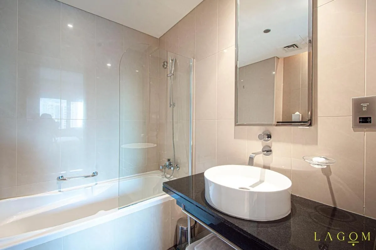 Image 2 of Songs of the Lake by Lagom – Bonnington Apartment Jumeirah Lake Towers,