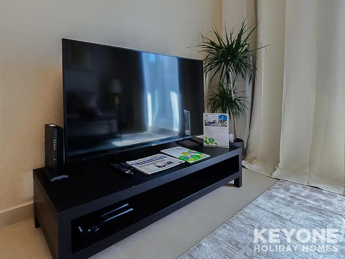Image 5 of Sophisticated One Bedroom with Full Marina View