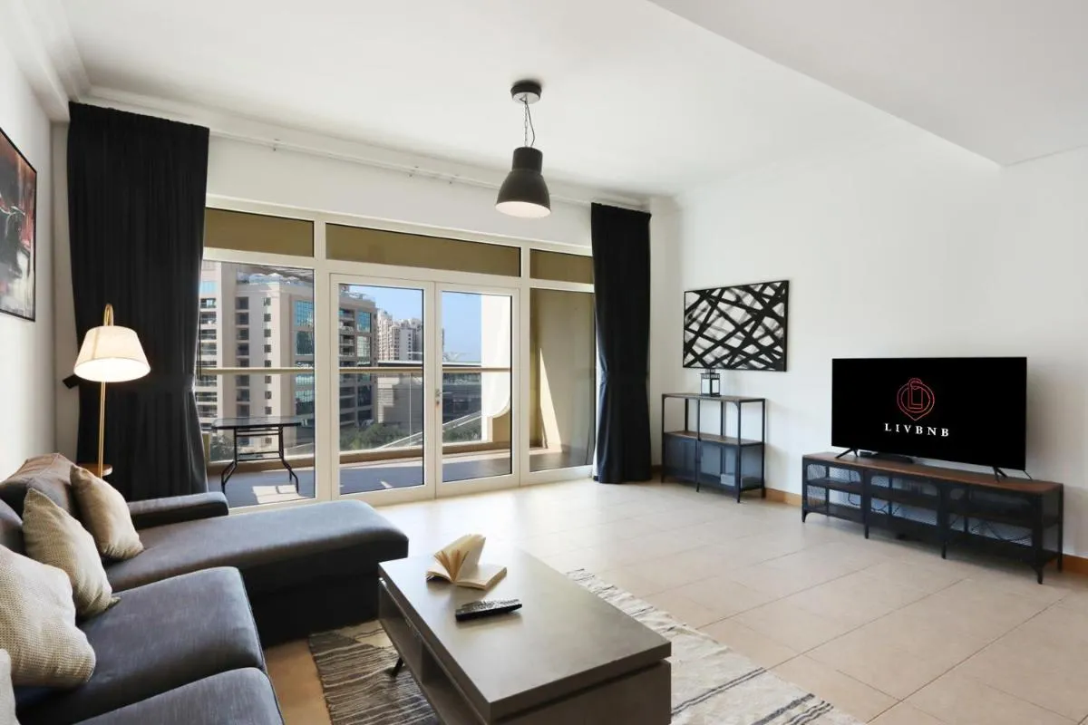 Image 4 of Spacious 1 BR in Shoreline Near Palm Mall