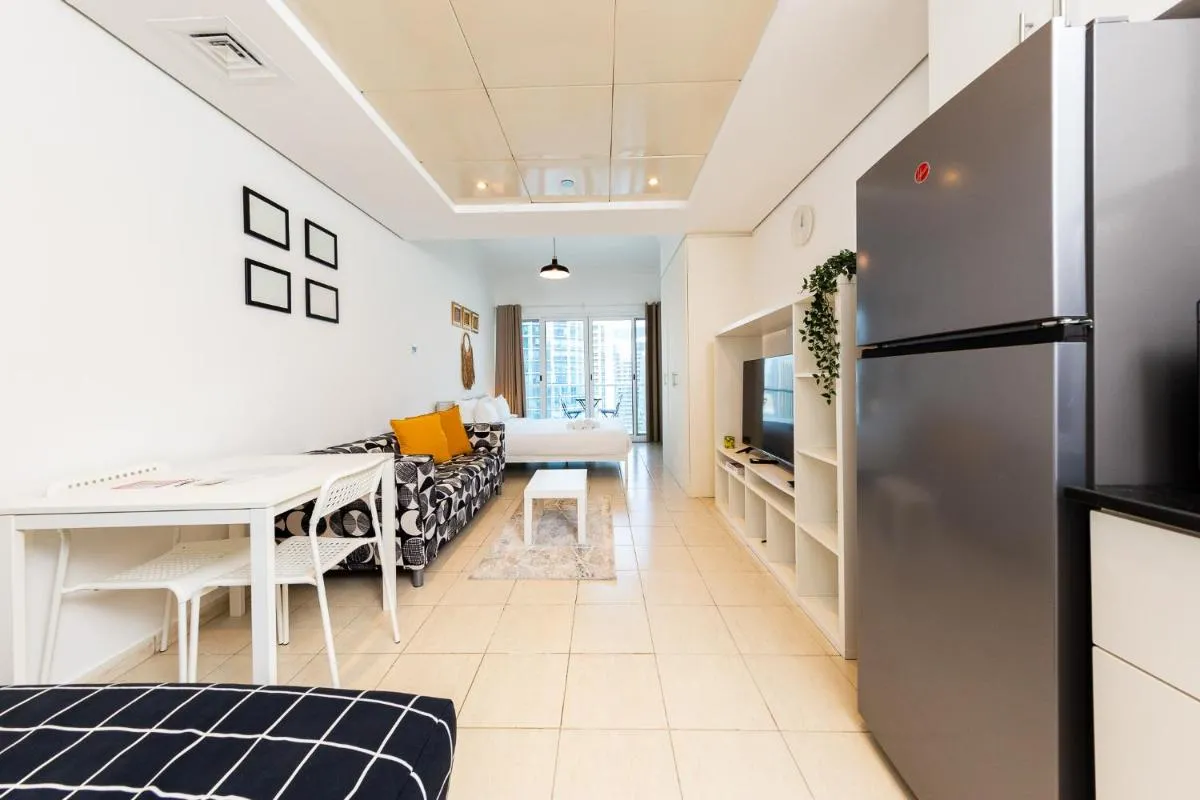 Image 3 of Spacious Studio with Lake Views – JLT