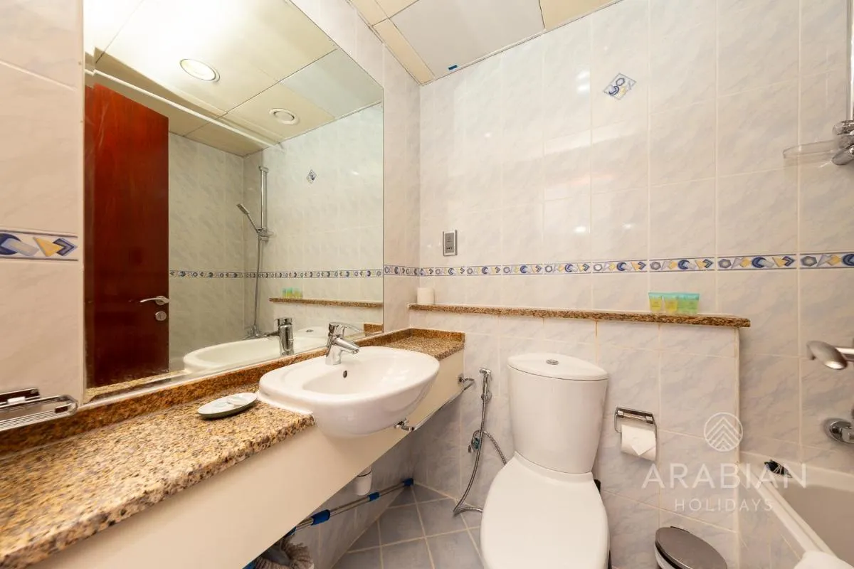 Image 2 of Spacious Studio with Lake Views – JLT