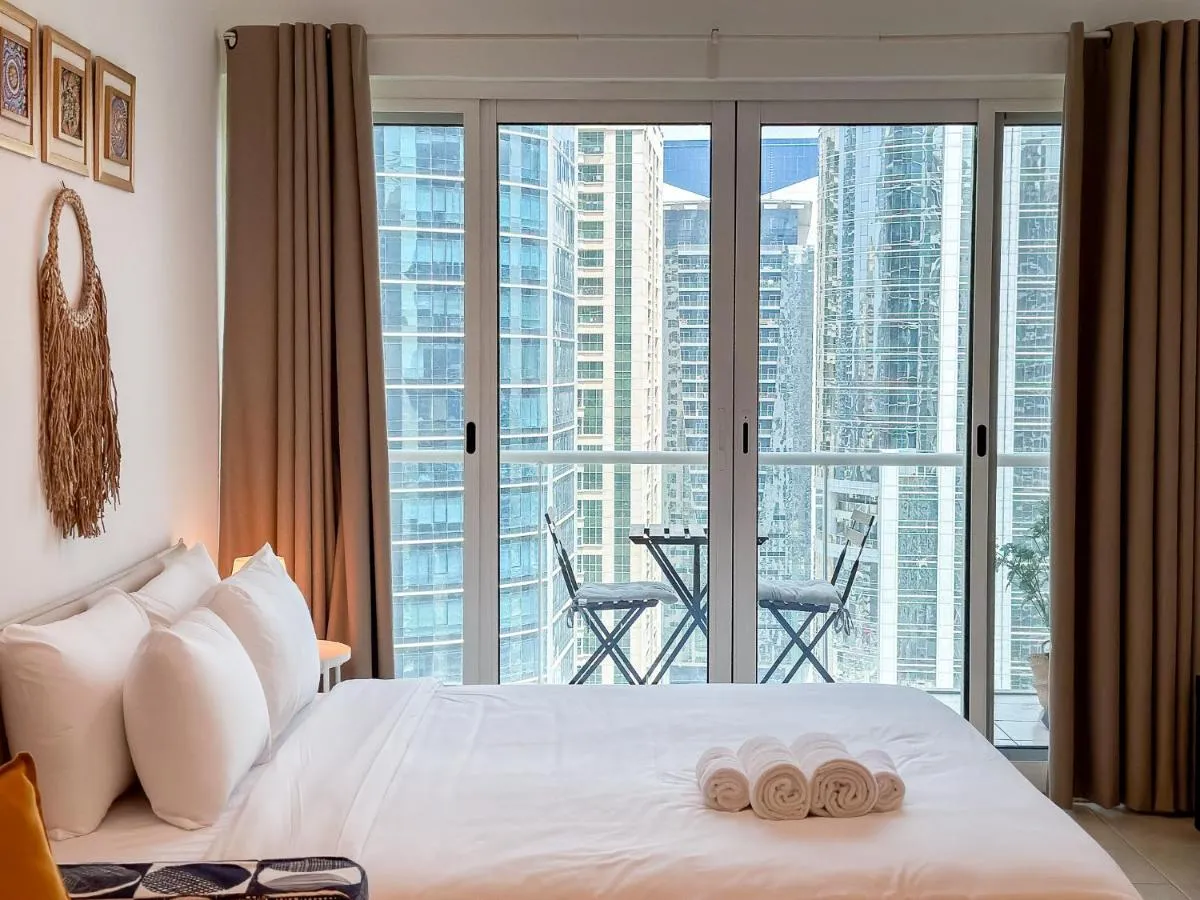 Image 1 of Spacious Studio with Lake Views – JLT