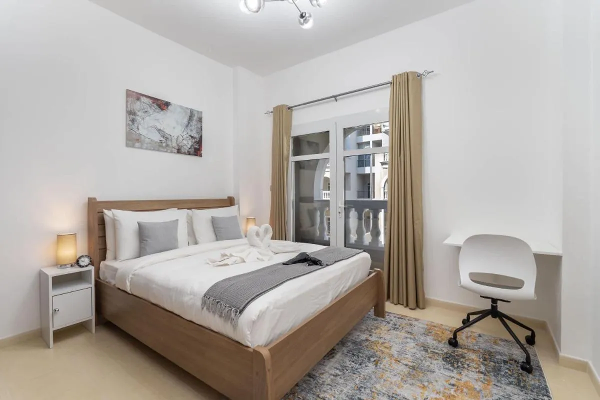 Image 1 of Stay in JVC with this Gorgeous Flat