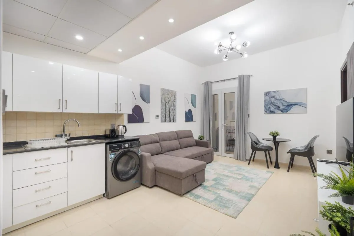 Image 3 of Stay in JVC with this Gorgeous Flat