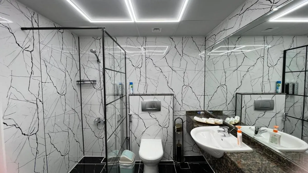 Image 2 of Stay in heart of Dubai Marina, walk to JBR! #3