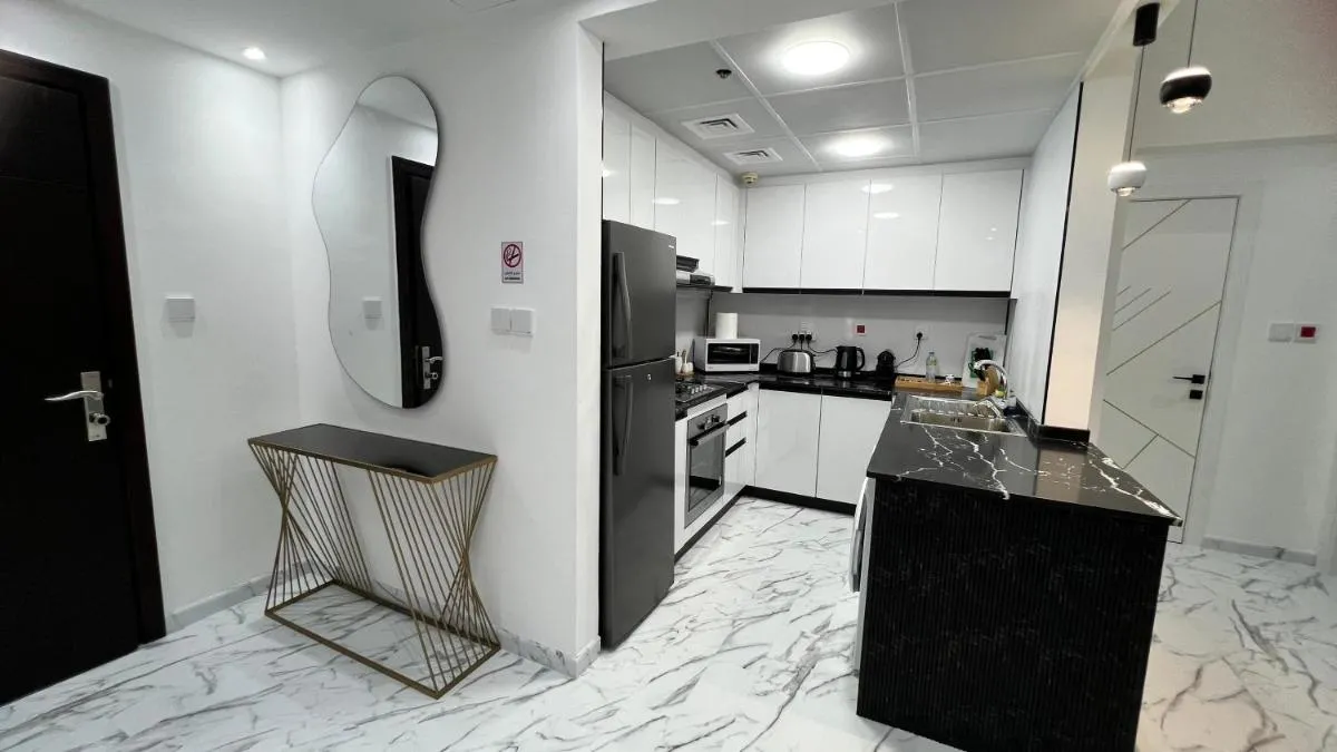 Image 3 of Stay in heart of Dubai Marina, walk to JBR! #3