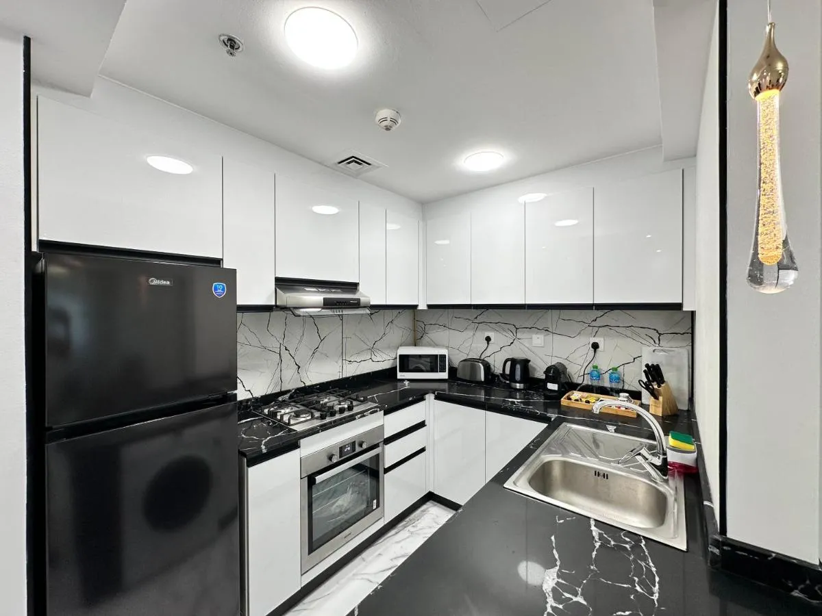 Image 4 of Stay in heart of Dubai Marina walk to JBR beach