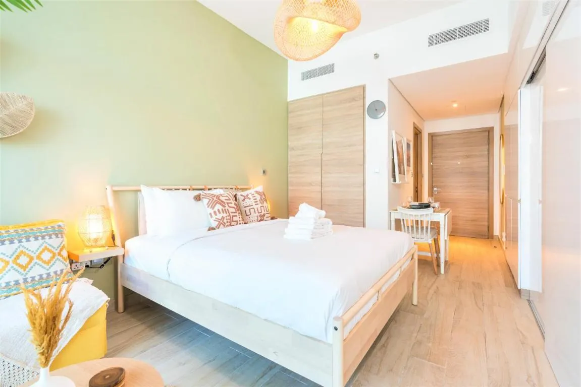 Image of Stunning Apt with Balcony & Marina View