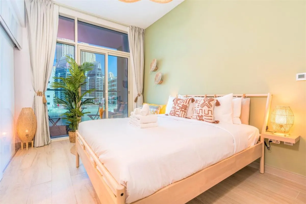 Image 6 of Stunning Apt with Balcony & Marina View