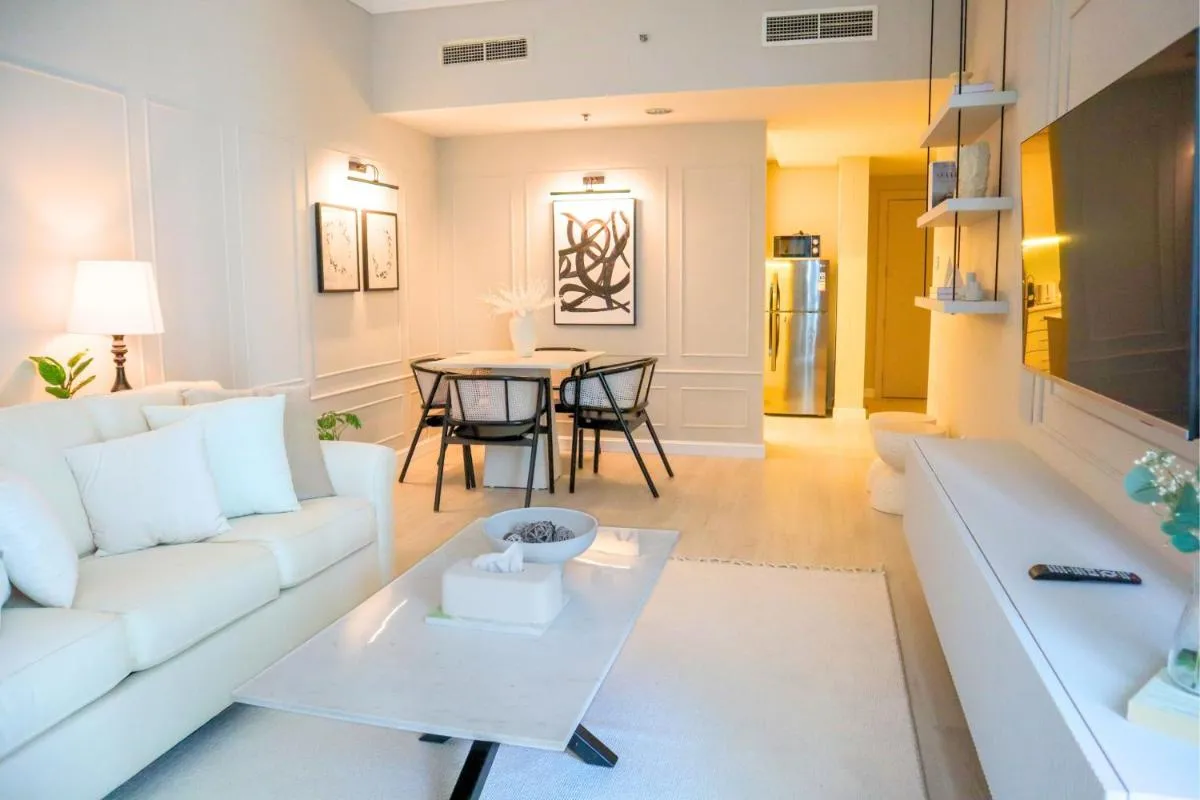 Image 3 of Stunning One Bedroom- Lake View