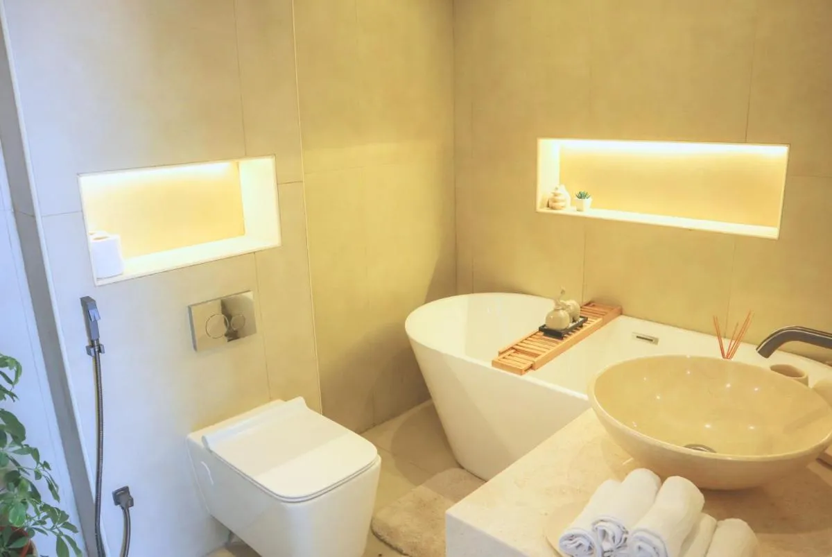 Image 6 of Stunning One Bedroom- Lake View
