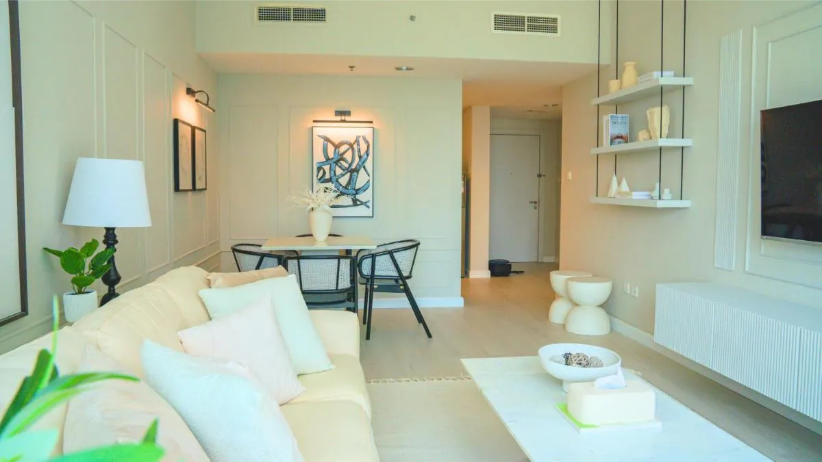 Image 4 of Stunning One Bedroom- Lake View