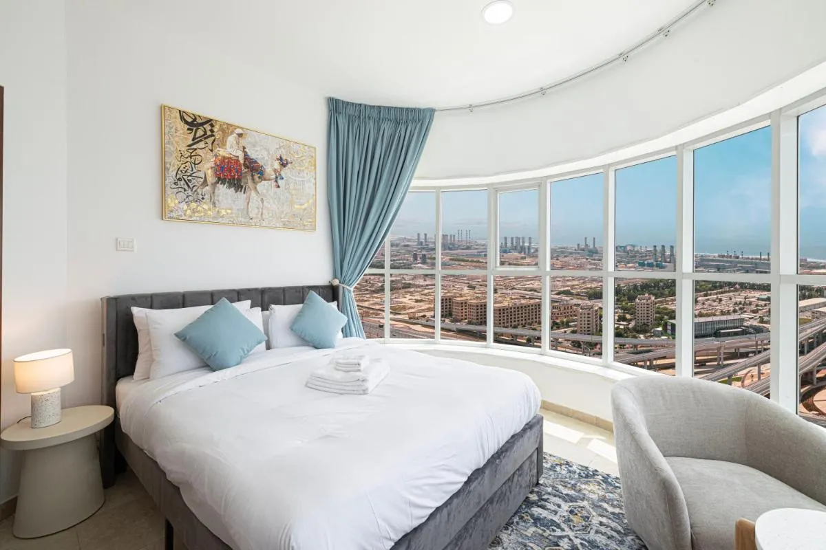 Image 6 of Stunning Panoramic Sea & Marina City Skyline View