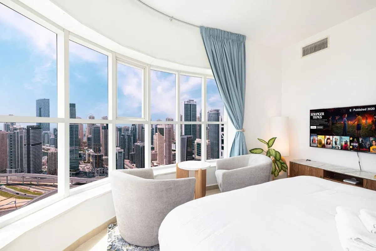 Image 4 of Stunning Panoramic Sea & Marina City Skyline View