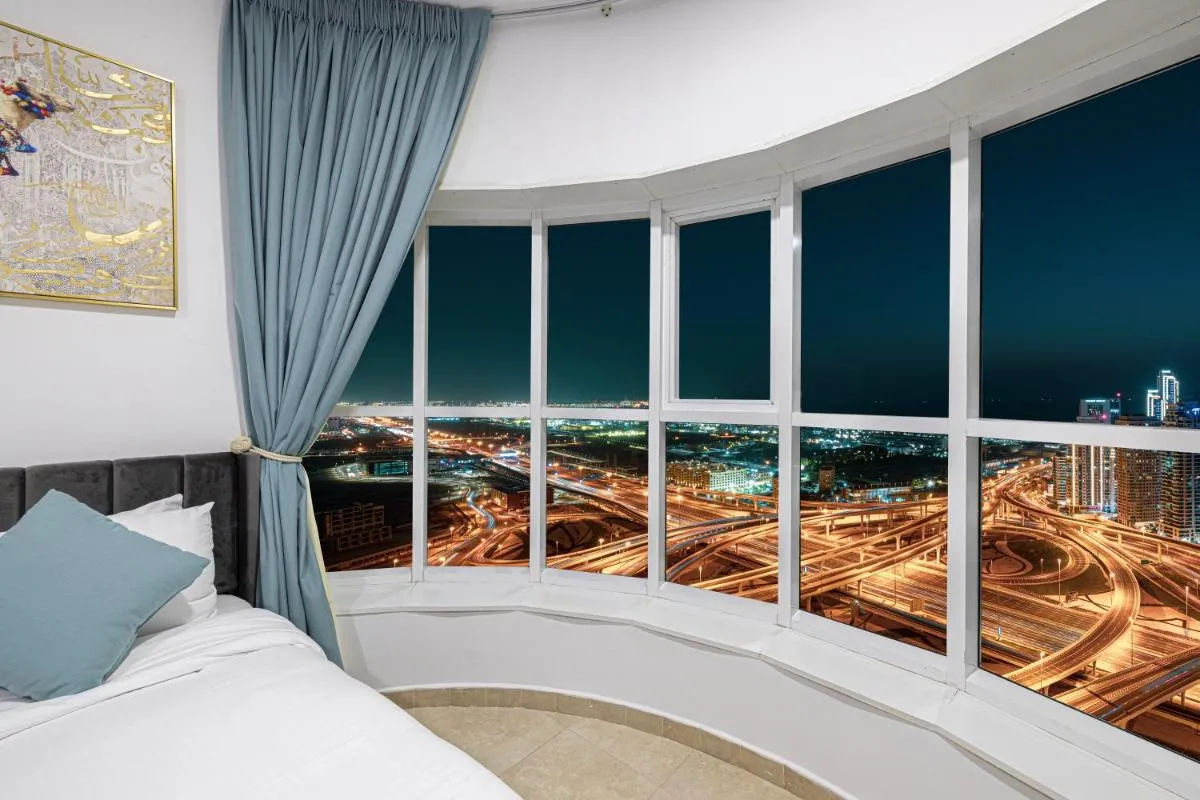 Image 1 of Stunning Panoramic Sea & Marina City Skyline View