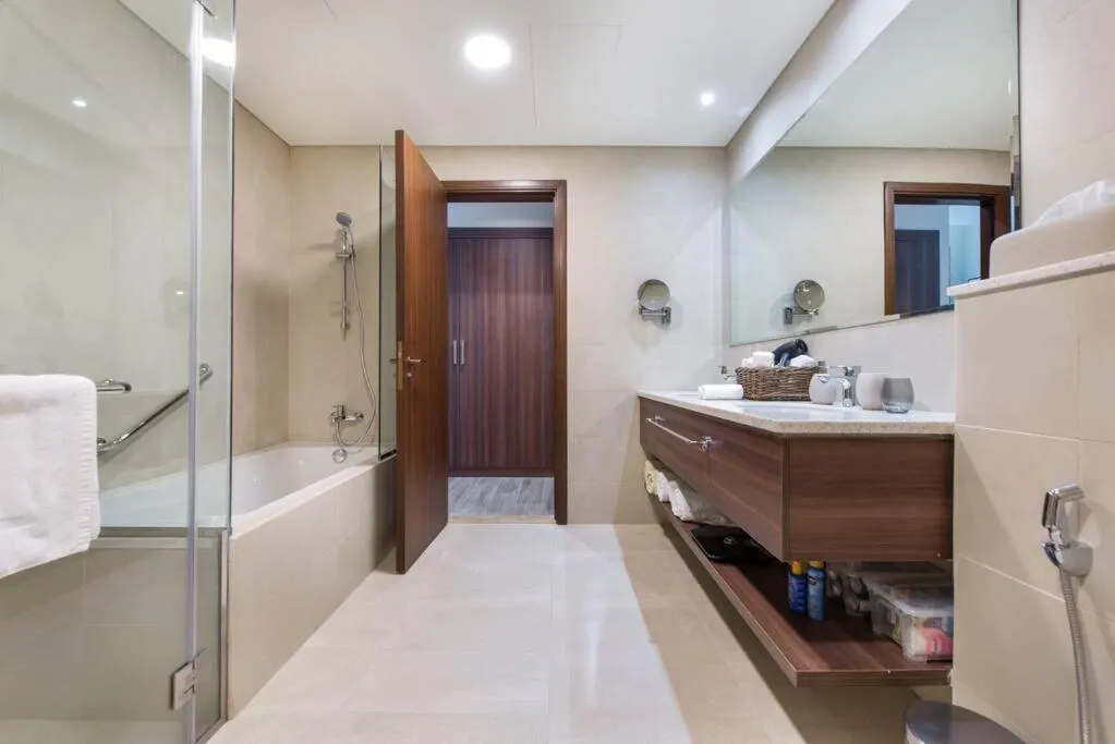 Image 2 of Stunning Views & Palm Marina Views & 39th floor