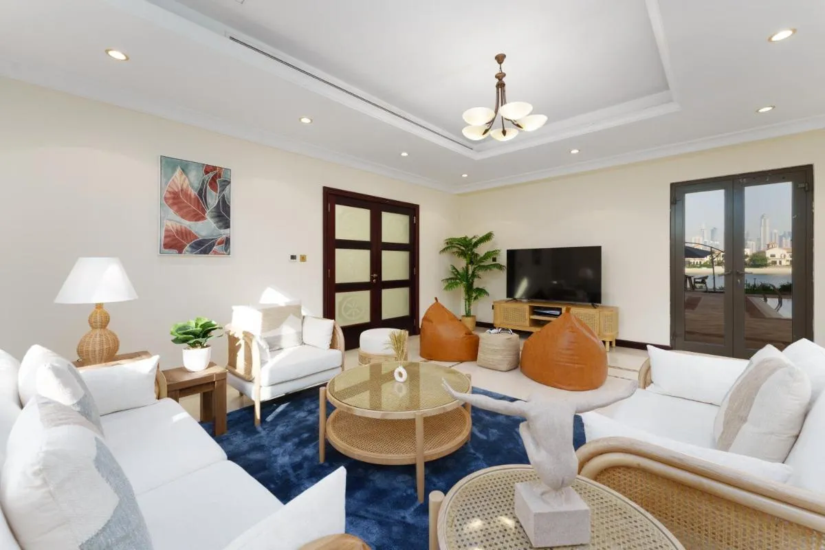 Image 2 of Stunning Villa with private pool & beach access