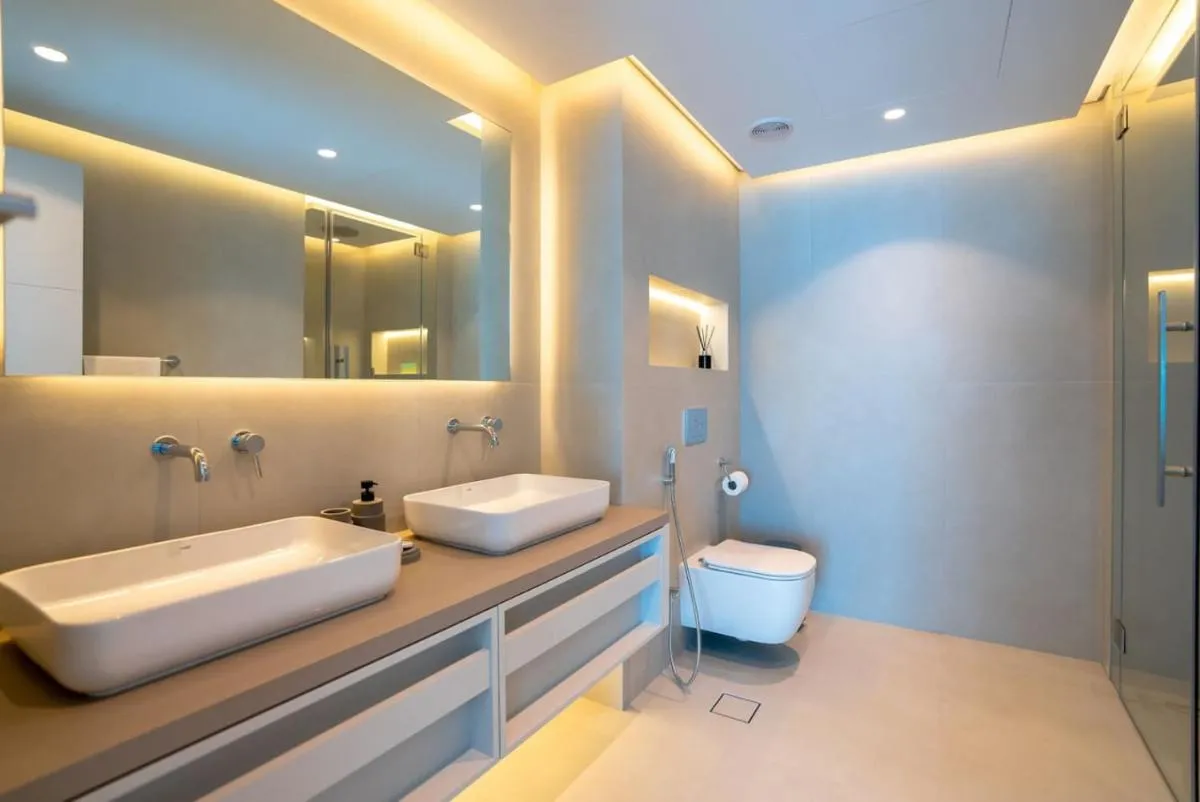 Image 2 of Superb Luxury Living 2 BR Dubai Marina View
