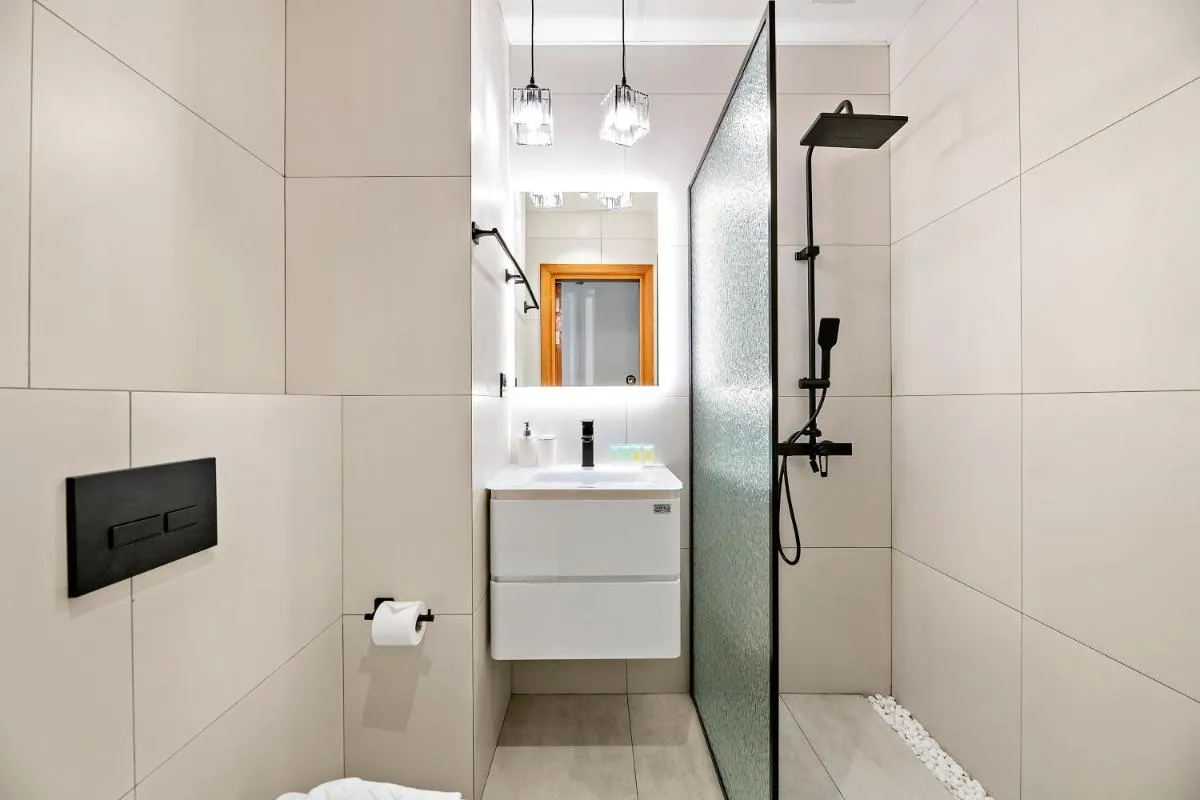 Image 2 of Trendy 1BR Dubai Marina Apartment with Pool & Gym