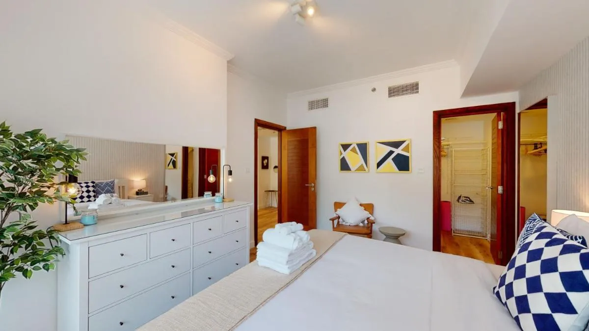 Image 4 of Trendy Bright Apartment with Marina, Pool and Ain Views