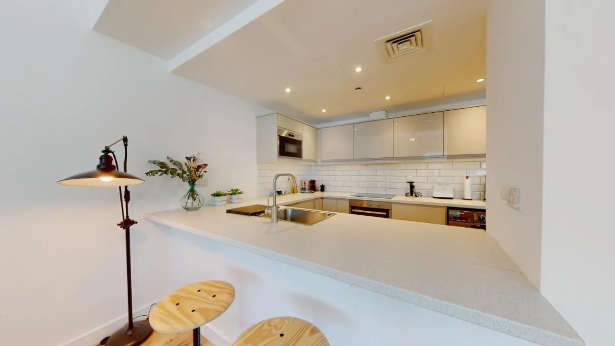 Image 2 of Trendy Bright Apartment with Marina, Pool and Ain Views