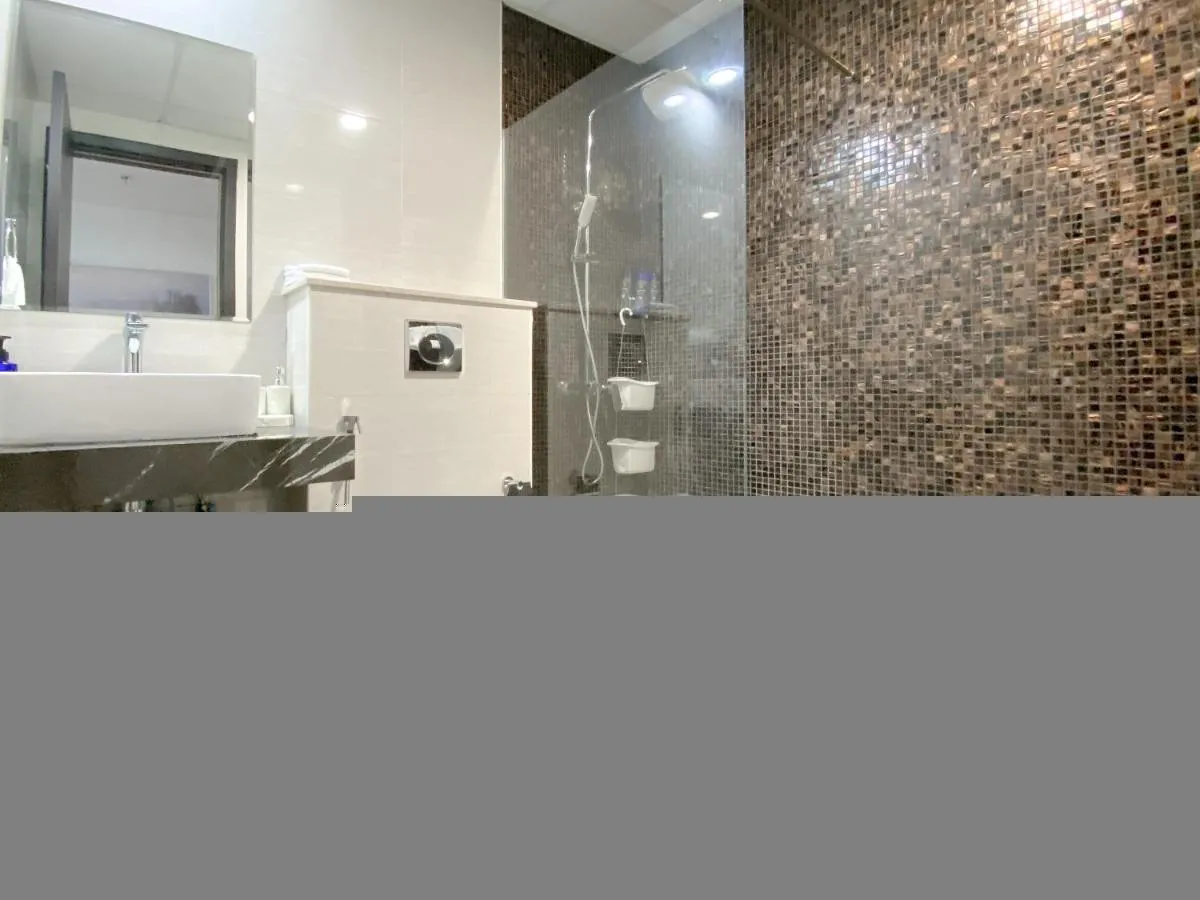 Image 2 of Trophy – Grand Bliss Suite